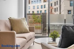Light Filled 2BDR Loft in Kingston with Parking - Image 2