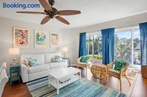 Lido Beach Retreat - Image 1