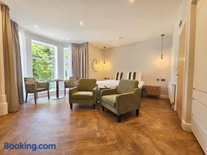 Derwent Manor Apartments & Rooms - Image 1