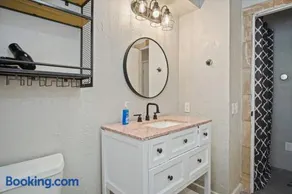 Cozy home with fenced yard in Midwest City - Image 1