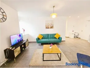Exclusive City Retreat- 3 bedrooms, Terrace&Parking - Image 3