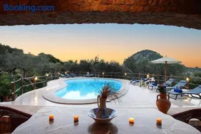 Rustic house recently renovated villa with views to the Pollensa mountains by Renthousing - Image 5