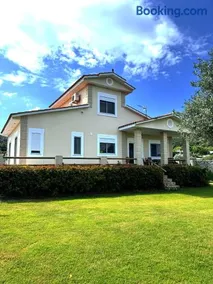 Family villa - Image 1