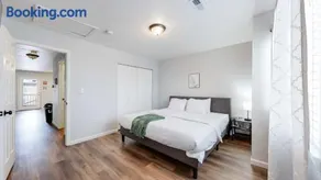 Convenient two bedroom near DIA - Image 5