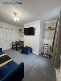 Comfortable Stay with Free Parking - Image 2