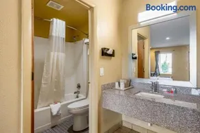 Southern Inn and Suites - Image 2