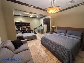 Spacious 5-bedroom farmhouse in Laveen with AC - Image 4