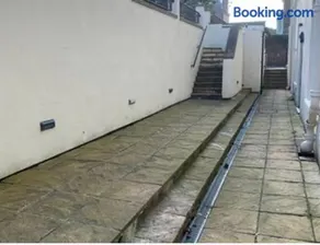 Easby Breakaways - **Modern Apartment 5 mins from South Bay, Scarborough** - Image 2