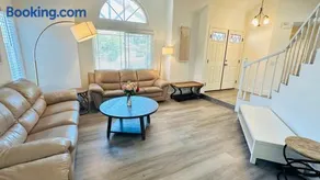 Queen Room with Private Bathroom - Image 1