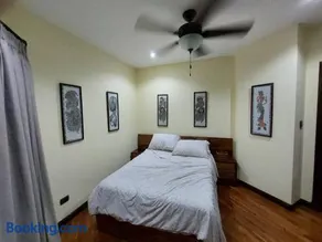Beautiful 3BR Lakeshore House in Gated Community - Image 4