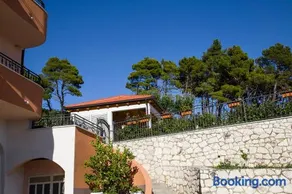 APARTMENT BELLA VISTA-heated pool, bbq, panoramic view near Split - Image 3