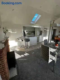 Riverside Seaside Apartment - Image 3