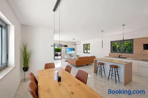 Villa Luna, a luxurious villa close to the sea - Image 2