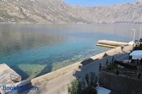 1bd Waterfront Apt w Perast Views - Image 4