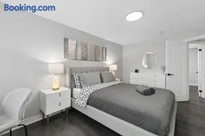 3-bedroom Home in Mississauga - Image 2
