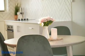 Tranquil Parkside Apartment in Glenelg North - Image 5