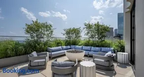 Back-Bay 2BR Penthouse w Roof top and GYM - Image 4
