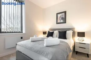 16 Park Drive - Image 4