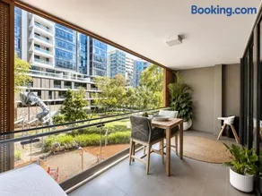 2 bed premium location near train restaurant Free parking - Image 1