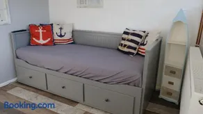 Bosons Bunks 'As seen in Beyond Paradise ' - Image 5