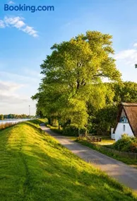 Idylisches Ferienhaus an der Oste - direkt am Deich, Flussblick, 2000 qm Garten mit Teich, hundefreundlich, 7 Gäste - Image 1