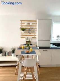 Luna Beach - Luxury Carbis Bay Apartment + Parking - Image 2