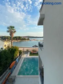 Cap Adria Apartments- beachfront, private swimming pool, near Šibenik - Image 2