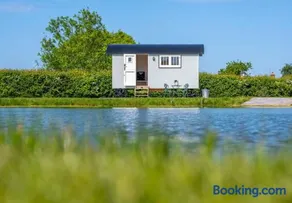 The Shepherds Hut at Anvil House - Image 2