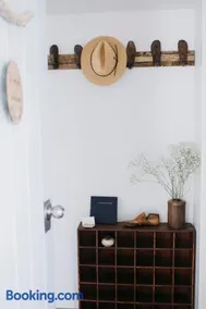 The Barefoot Beach House - Surf Beach - Image 4