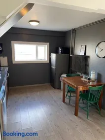 The Little Guesthouse Downtown - Keflavik Airport - Image 4