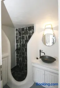 5 Traditional Suites - Image 3