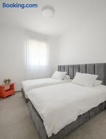 stunning 4-bedrooms on the 18th floor BY MadrigalRentals - Image 2