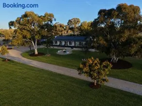 Mudgee St Fillans Estate Mudgee Farmhouse - Image 2
