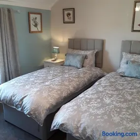 Kingsleigh Guest House - Image 2