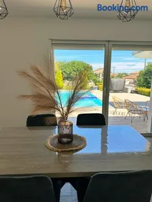 Logement avec piscine privée - Image 1