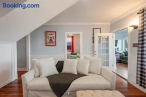 Waterfront Lux Cottage With Amazing Views Near DC - Image 4