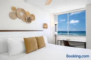 Ilikai Marina Stunning Ocean & Harbor Views - Walk to the Beach! - Image 2