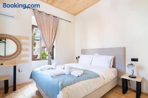 Mani view luxury house - Image 1