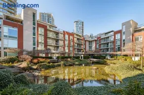 Cozy Condo! Central Location! Plus One Free Parking! - Image 2
