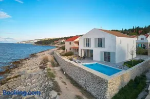 Luxury seafront villa Familija Splitska with pool on Brač - Image 2