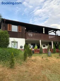Incantevole appartamento totalmente attrezzato con giardino, terrazza e griglia | Vista sul giardino - Image 4