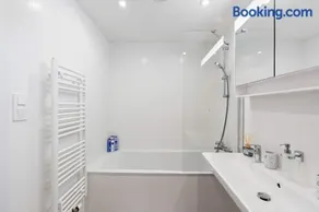 Triple Balcony Residence - Image 4