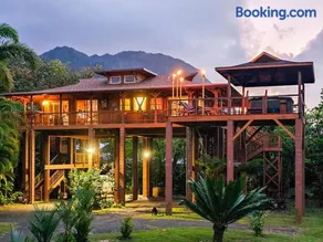 The Iconic Bamboo House Hot Tub Panoramic Views AC - Image 1
