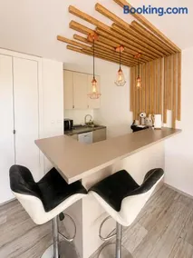 Apt Golfe Juan - 5min des plages - Parking privée - Piscine Rooftop - Image 4