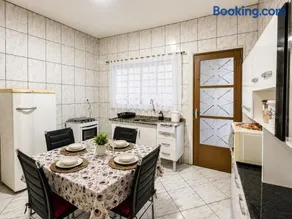 Casa há 4 minutos do centro + ar cond. e vaga - Image 4