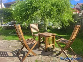 J1 St-Quentin-en -Yvelines Studio en Rez de jardin avec parking - Image 1