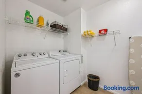 3BR Modern Retreat, Close to DIA & Downtown Denver - Image 4