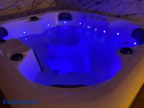 Jacuzzi Apartament Old town Free parking - Image 1