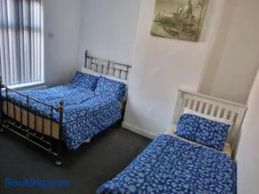 2 Bedroom House Perfect for Family Work Stays Easy Access to Manchester Oldham - Image 3