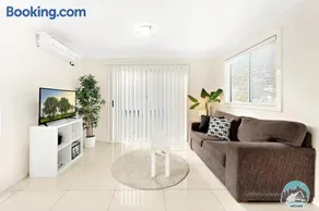 Aircabin - Oxley Park - Lovely & Comfy - 2 Beds - Image 3